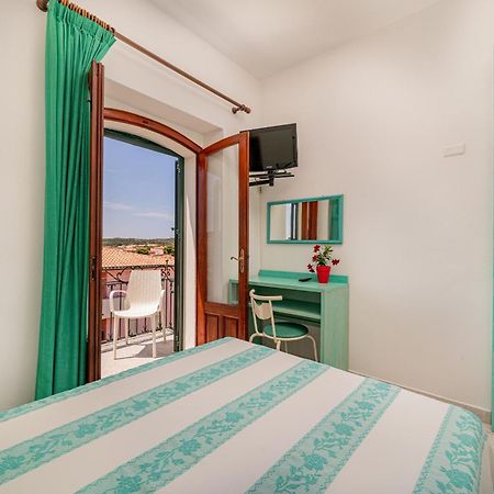 Hotel Marinaro Santa Teresa Gallura Eksteriør billede