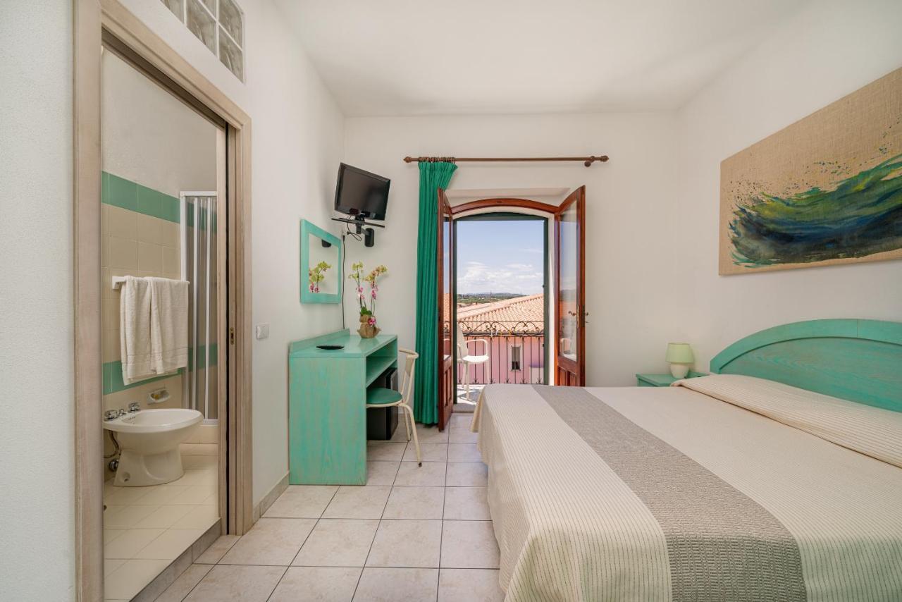 Hotel Marinaro Santa Teresa Gallura Eksteriør billede