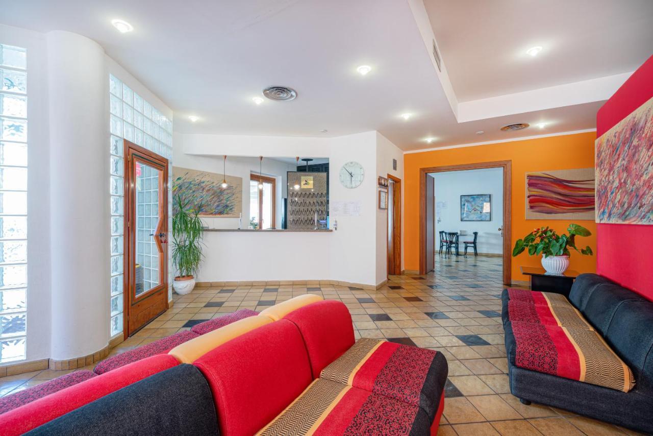 Hotel Marinaro Santa Teresa Gallura Eksteriør billede