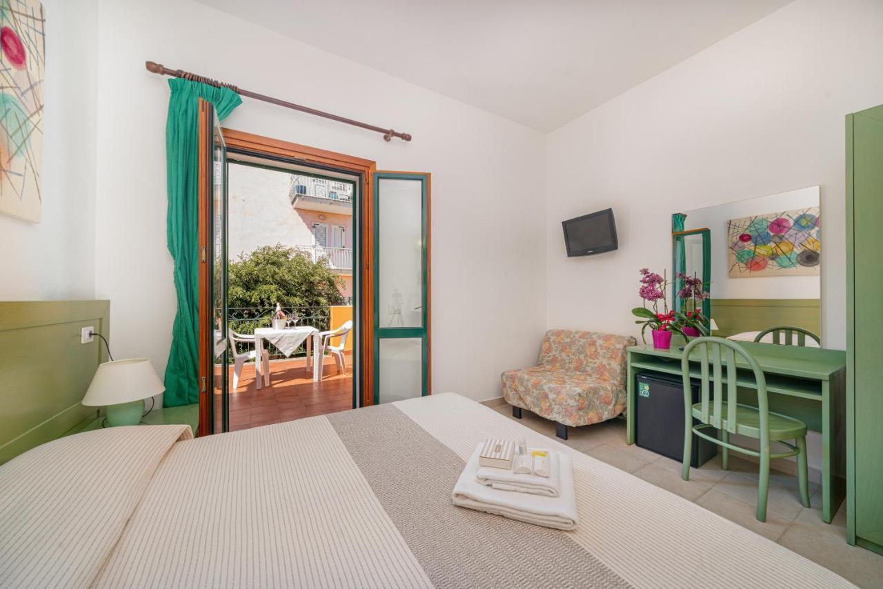 Hotel Marinaro Santa Teresa Gallura Eksteriør billede