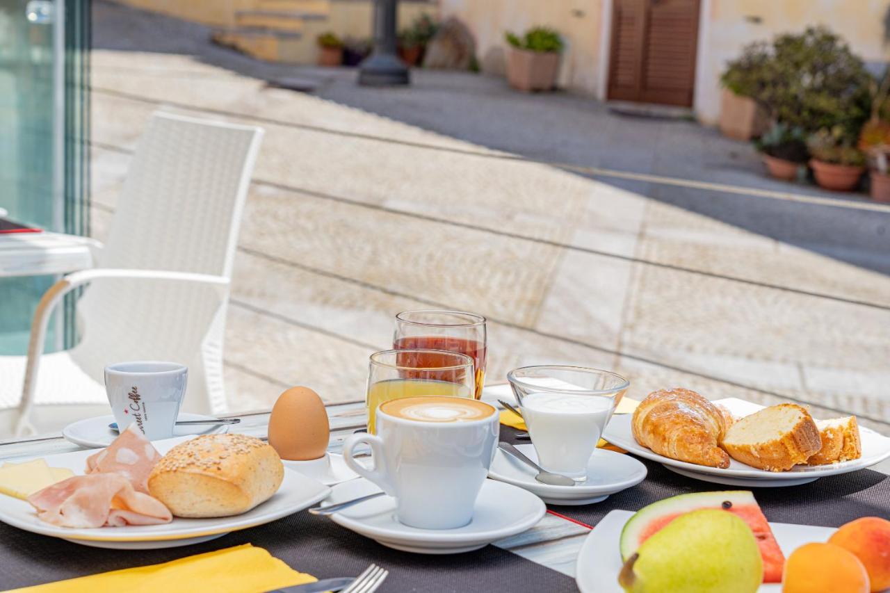 Hotel Marinaro Santa Teresa Gallura Eksteriør billede