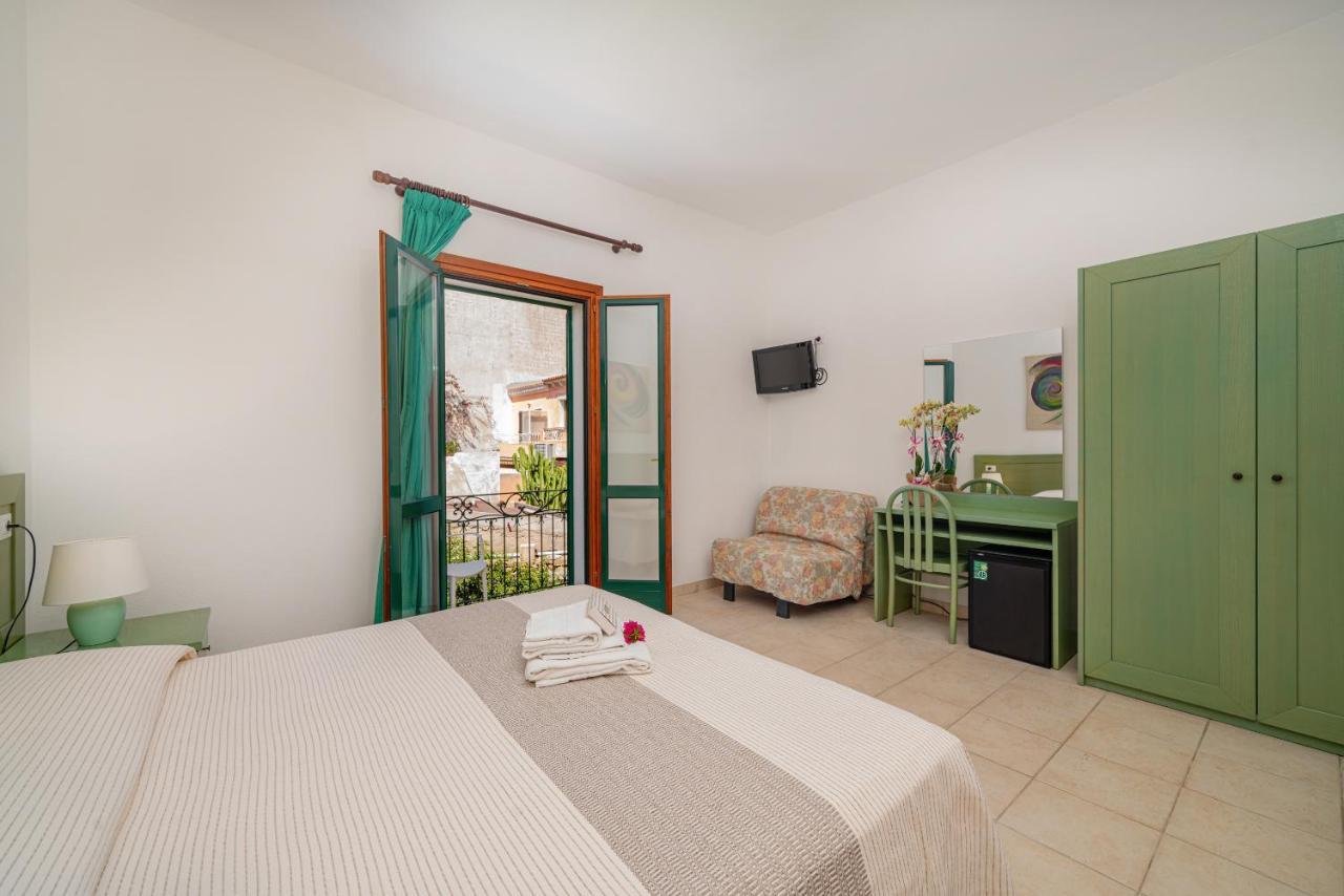 Hotel Marinaro Santa Teresa Gallura Eksteriør billede