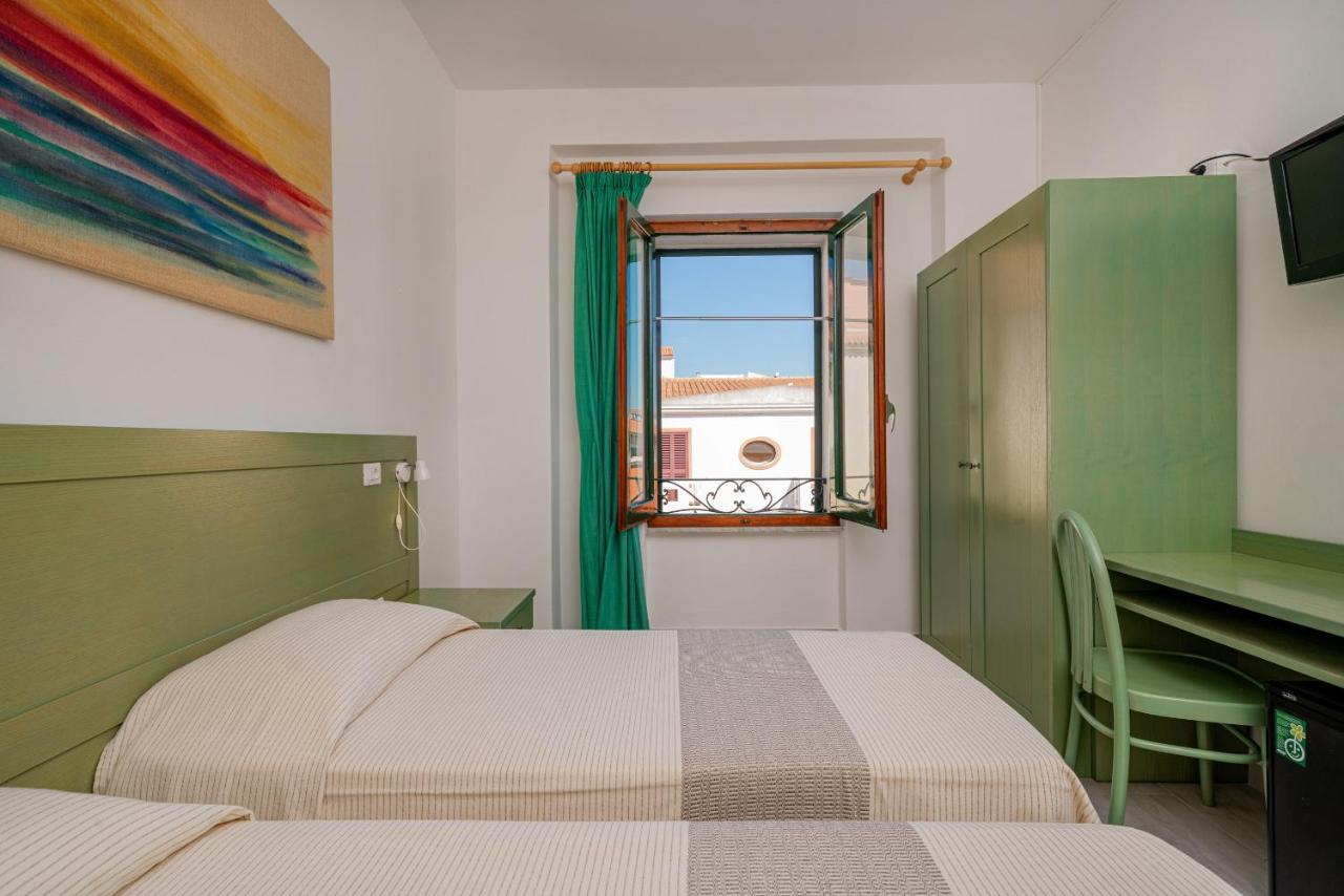 Hotel Marinaro Santa Teresa Gallura Eksteriør billede
