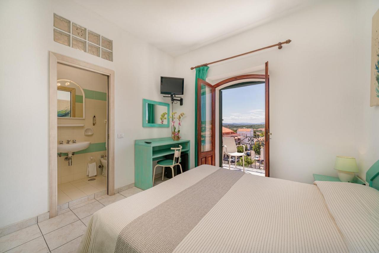 Hotel Marinaro Santa Teresa Gallura Eksteriør billede